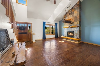 Living Room with no furniture