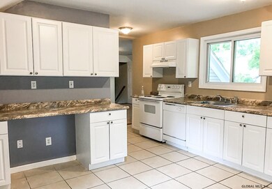 20 Van Dorn St, Saratoga Springs, NY 12866 - photo 4