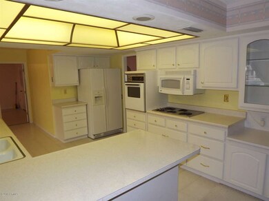 17403 N Cottonwood Dr, Sun City, AZ 85373 - photo 2