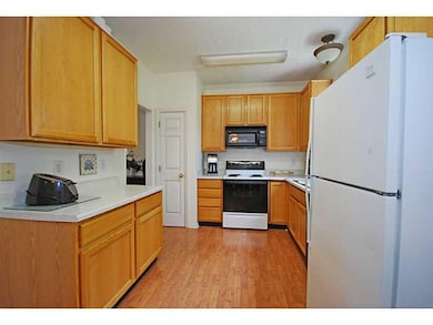 10043 Sanger Dr, Fishers, IN 46038 - photo 7