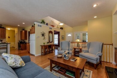 008-Living_Room-1536925-mls