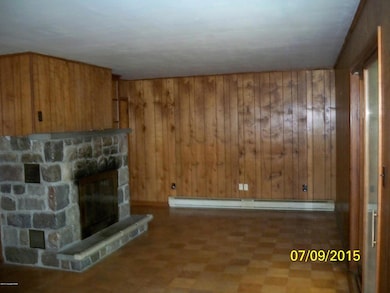 104 Circle Ln, Stroudsburg, PA 18360 - photo 4