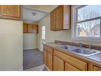 Mudroom off kitchen leads to rear deck and backyar