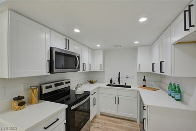 STAINLESS STEEL APPLIANCES!