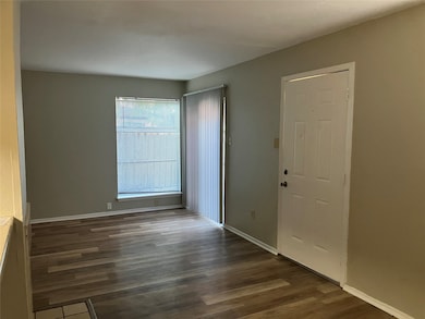 8048 Sands Point Dr unit C, Houston, TX 77036 - photo 4