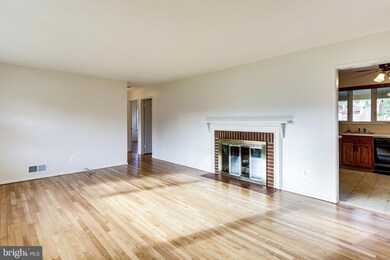 2310 Apache St, Hyattsville, MD 20783 - photo 2