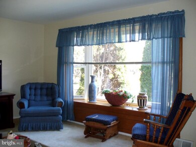 1061 Wayfield Dr, Norristown, PA 19403 - photo 5