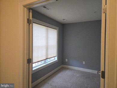 585 Cedar Spring St, Gaithersburg, MD 20877 - photo 5