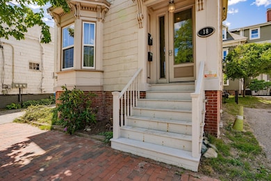 18 Hill St unit 2, Portland, ME 04102 - photo 2