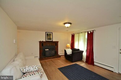 18502 Tralee Ln, Triangle, VA 22172 - photo 4