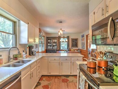 20 Highcrest Dr, Leicester, NC 28748 - photo 6