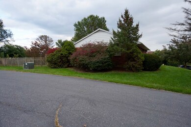 842 Star Crest Dr, Harrisonburg, VA 22802 - photo 4