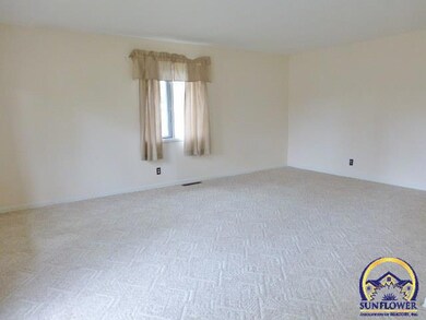 1103 SW 31st Terrace, Topeka, KS 66611 - photo 4