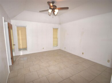 14X13 master bedroom with spacious ensuite bathroo