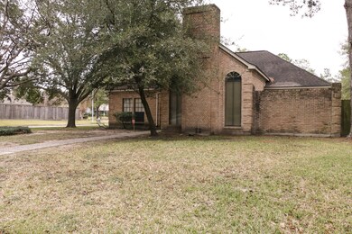 7226 Birchtree Forest Dr, Houston, TX 77088 - photo 2