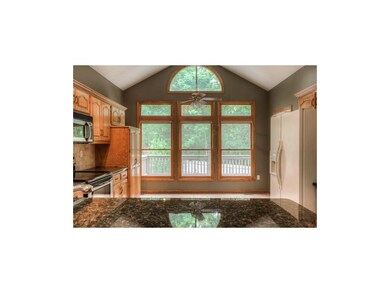BEAUTIFUL WINDOWS & VIEWS of trees & greenspace!