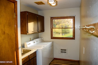 0014 214 Fifth St N Aneta