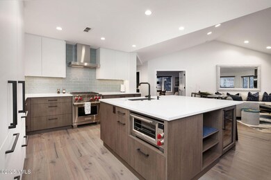 clubhouse_condos_2_interior_kitchen_b