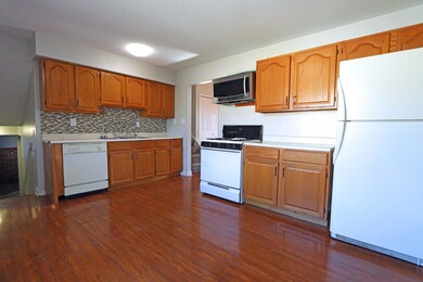 Spacious Kitchen & Dinette
