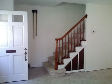 Entry/Foyer.