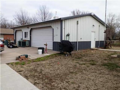 detached garage/shop