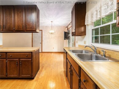 214 Pine Cir, Dunbar, WV 25064 - photo 7