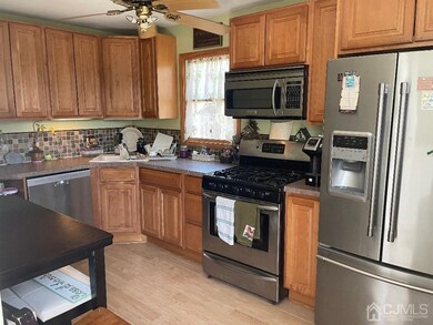 22 Henry St, Port Reading, NJ 07064 - photo 5