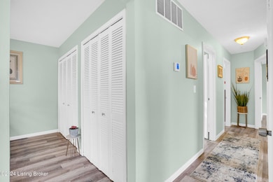 8219 Smyrna Pkwy, Louisville, KY 40228 - photo 6