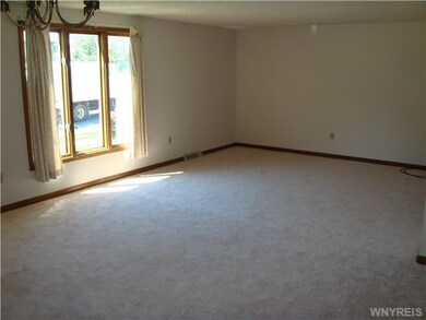 1106 Thomas Fox Dr E, North Tonawanda, NY 14120 - photo 6