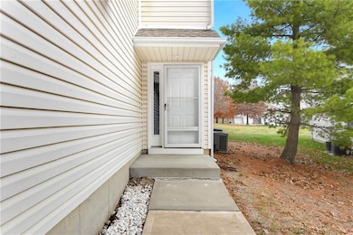 1327 SE Broadway Cir, Lees Summit, MO 64081 - photo 4