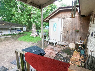 2305 Melbourne St, Houston, TX 77026 - photo 6