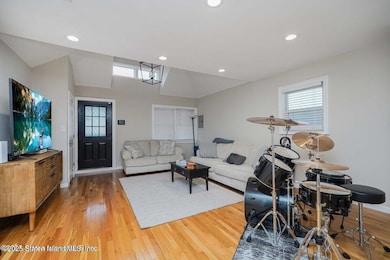 192 Bathgate St, Staten Island, NY 10312 - photo 7