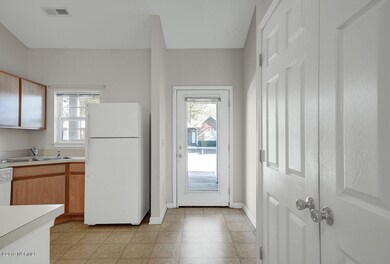 205HibiscusWay-03