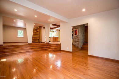 2010 Bainbridge Row Drive-25
