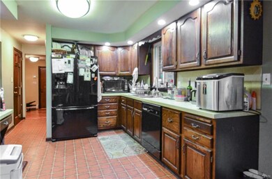 5032 Pine Grove Cir, Allentown, PA 18106 - photo 7