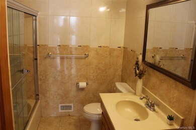 7611 270th St, New Hyde Park, NY 11040 - photo 5