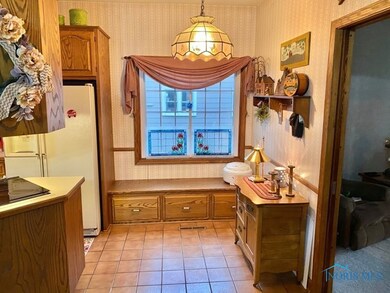 413 W 1st St, Woodville, OH 43469 - photo 2