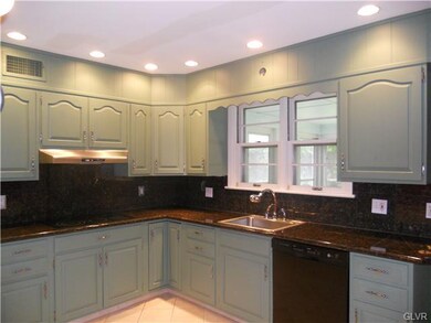 1021 N 30th St unit 1029, Allentown, PA 18104 - photo 4