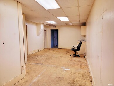 600 Clinton St, Lincoln, IL 62656 - photo 4