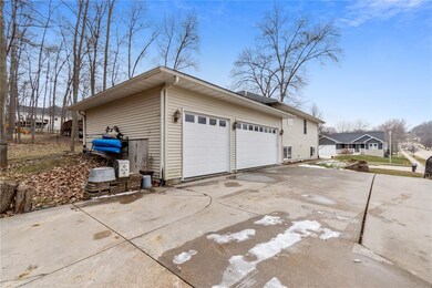 1823 Aaron Dr NW, Cedar Rapids, IA 52405 - photo 2