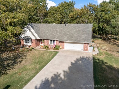 Extra parking for an additional 4 vehicles on driveway