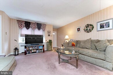 6817 Radbourne Rd, Upper Darby, PA 19082 - photo 4