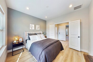 315 Thornton Rd unit B, Houston, TX 77018 - photo 3