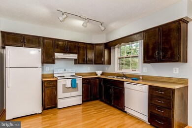 8231 Blue Ridge Ct, Manassas, VA 20109 - photo 7