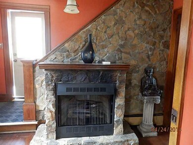 Entry/Foyer.