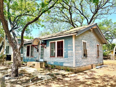 216 W Schubert St, Fredericksburg, TX 78624 - photo 3