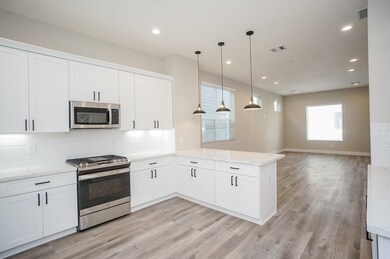 Bright and beautiful kitchen!