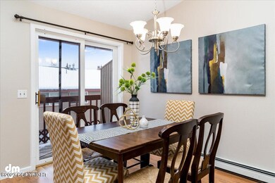 08-Dining Room_ELI04120-Edit