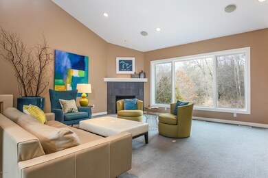005-Living_Room-5388547-large