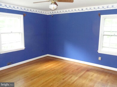 6827 Glencove Dr, Clifton, VA 20124 - photo 6